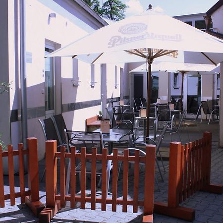 Penzion A Caferestaurant U Lavky Chrudim Zewnętrze zdjęcie