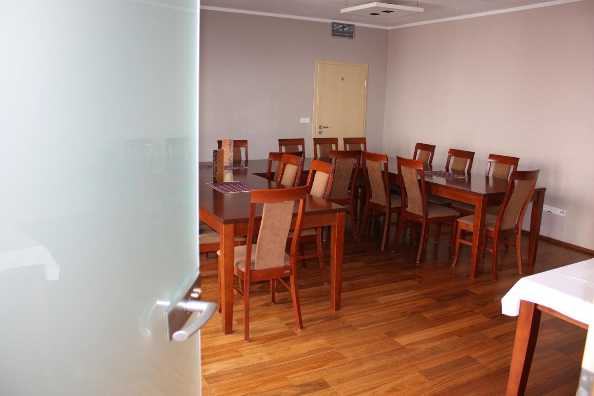 Penzion A Caferestaurant U Lavky Chrudim Zewnętrze zdjęcie